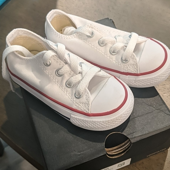 white converse infant size 6
